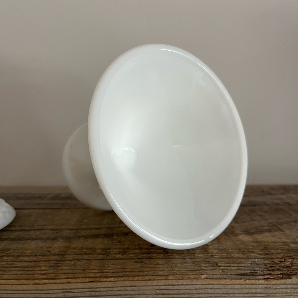 Westmoreland Vintage Diamond Milk Glass trinket dish - Picture 5 of 7